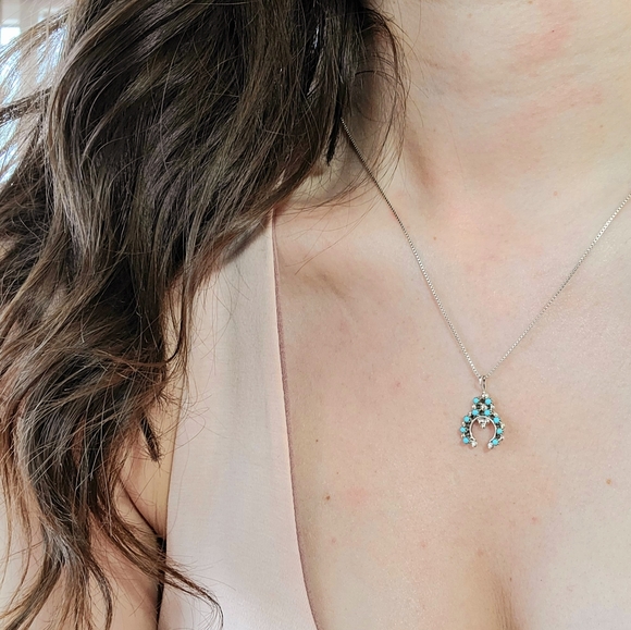 Turquoise squashblossom pendant - Picture 2 of 6